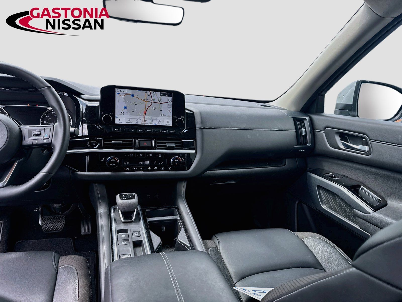 Used 2025 Nissan Pathfinder SL FWD image 30