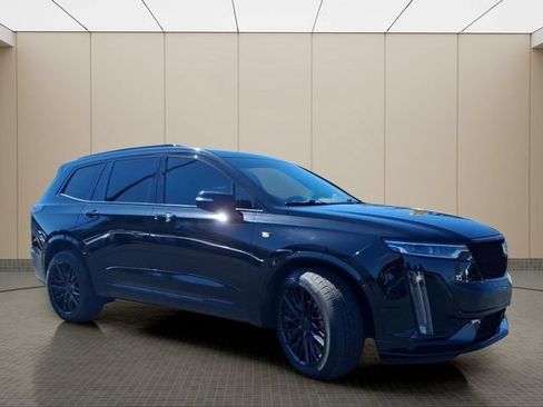 Used 2020 Cadillac XT6 Sport w/ Platinum Package AWD/4WD image 4