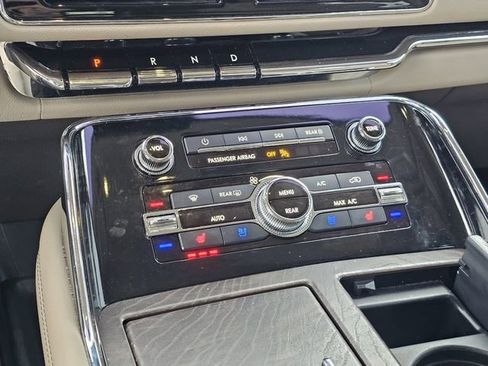 Used 2023 Lincoln Navigator Reserve image 22