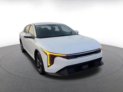 Used 2025 Kia K4 LXS image 3