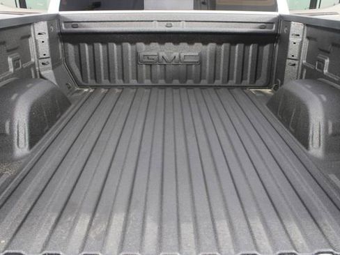 New 2026 GMC Sierra 1500 SLT image 21