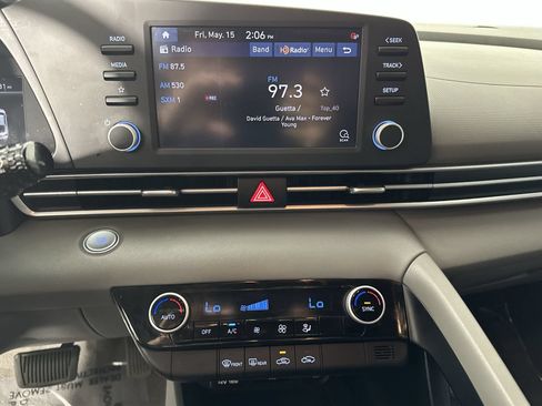 Used 2022 Hyundai Elantra SEL FWD image 21