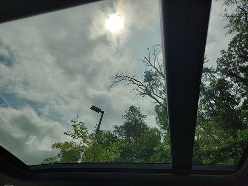 New 2025 Land Rover Defender 110 X-Dynamic SE image 25