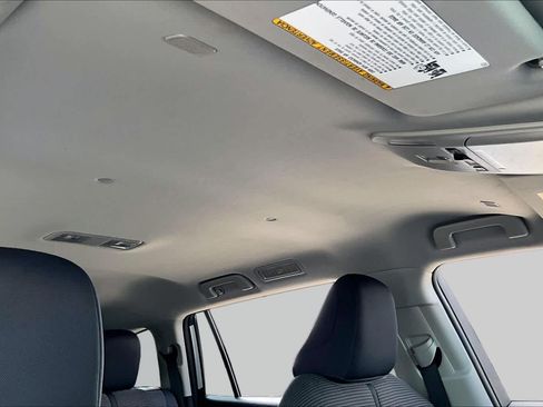 Used 2025 Toyota Highlander XLE FWD image 14