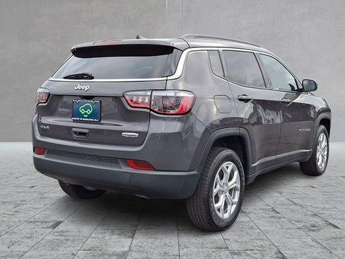 Used 2024 Jeep Compass Latitude AWD/4WD image 4