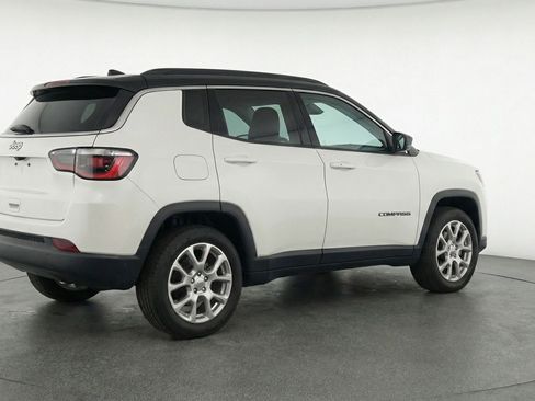 Used 2025 Jeep Compass Limited image 9