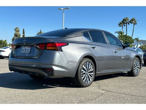 Used 2025 Nissan Altima 2.5 SV FWD image 6