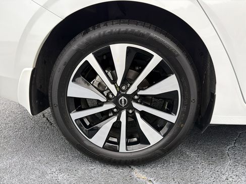 Used 2024 Nissan Sentra SV w/ SV Premium Package image 17