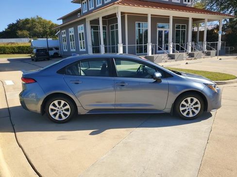 Used 2025 Toyota Corolla LE FWD image 9