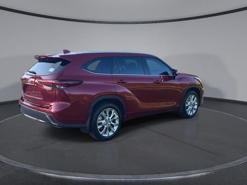 Certified 2026 Toyota Highlander Limited AWD/4WD image 8