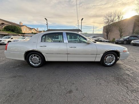 Used 2007 Lincoln Town Car Designer Series image 4