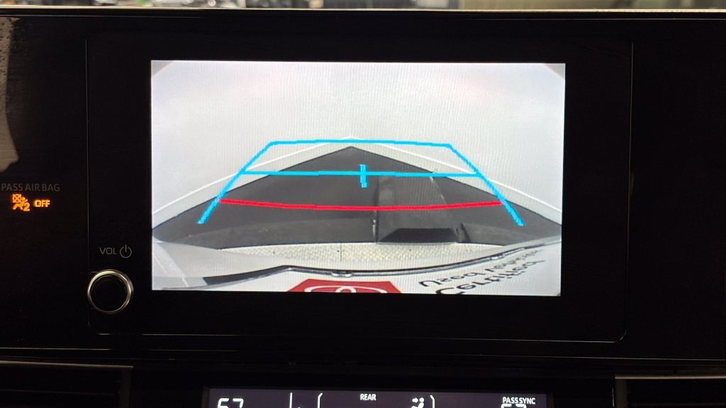 Used 2025 Toyota Sienna LE FWD image 46
