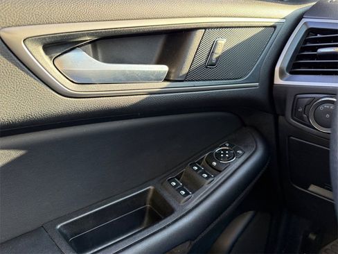 Used 2024 Ford Edge SEL image 16