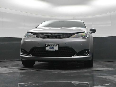 Used 2020 Chrysler Pacifica Touring-L w/ Advanced Safetytec Group AWD/4WD image 31