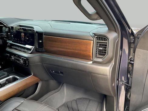 Certified 2022 Chevrolet Silverado 1500 High Country w/ High Country Premium Package AWD/4WD image 19