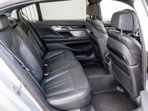 Used 2019 BMW 750i w/ Executive Package RWD image 34