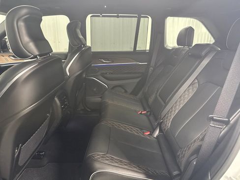 Used 2025 Jeep Grand Cherokee Summit w/ Luxury Tech Group V AWD/4WD image 10