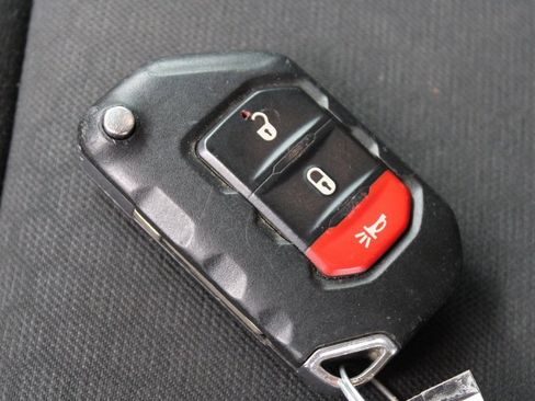 Used 2018 Jeep Wrangler Unlimited Rubicon image 12