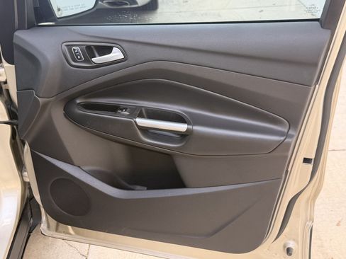 Used 2017 Ford Escape SE FWD image 31