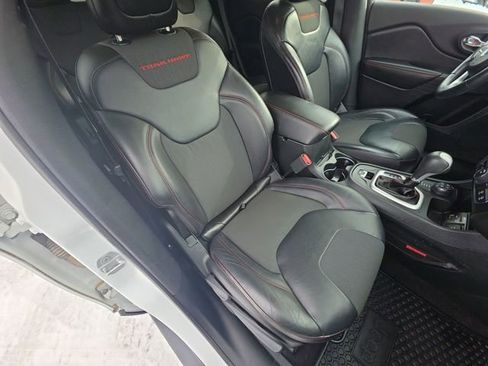 Used 2016 Jeep Cherokee Trailhawk AWD/4WD image 26
