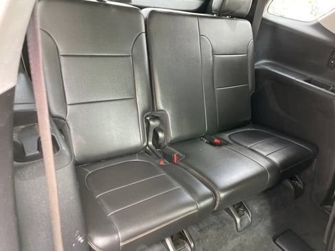 Used 2021 Chevrolet Traverse LT w/ LT Premium Package AWD/4WD image 13