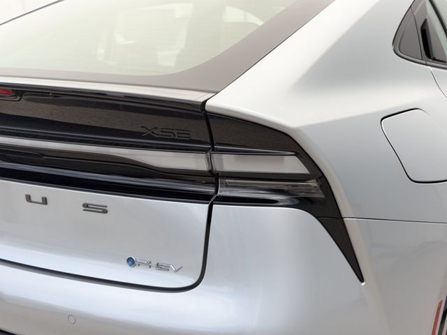 New 2027 Toyota Prius Plug-In Hybrid FWD image 10