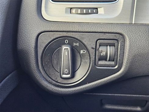 Used 2017 Volkswagen Golf S image 20