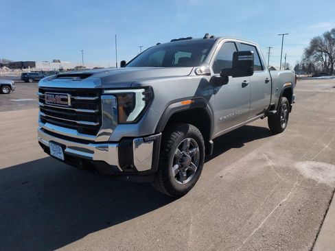 Used 2025 GMC Sierra 2500 SLE w/ SLE Value Package; image 4