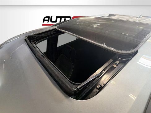 Used 2023 Chevrolet Traverse Premier image 23