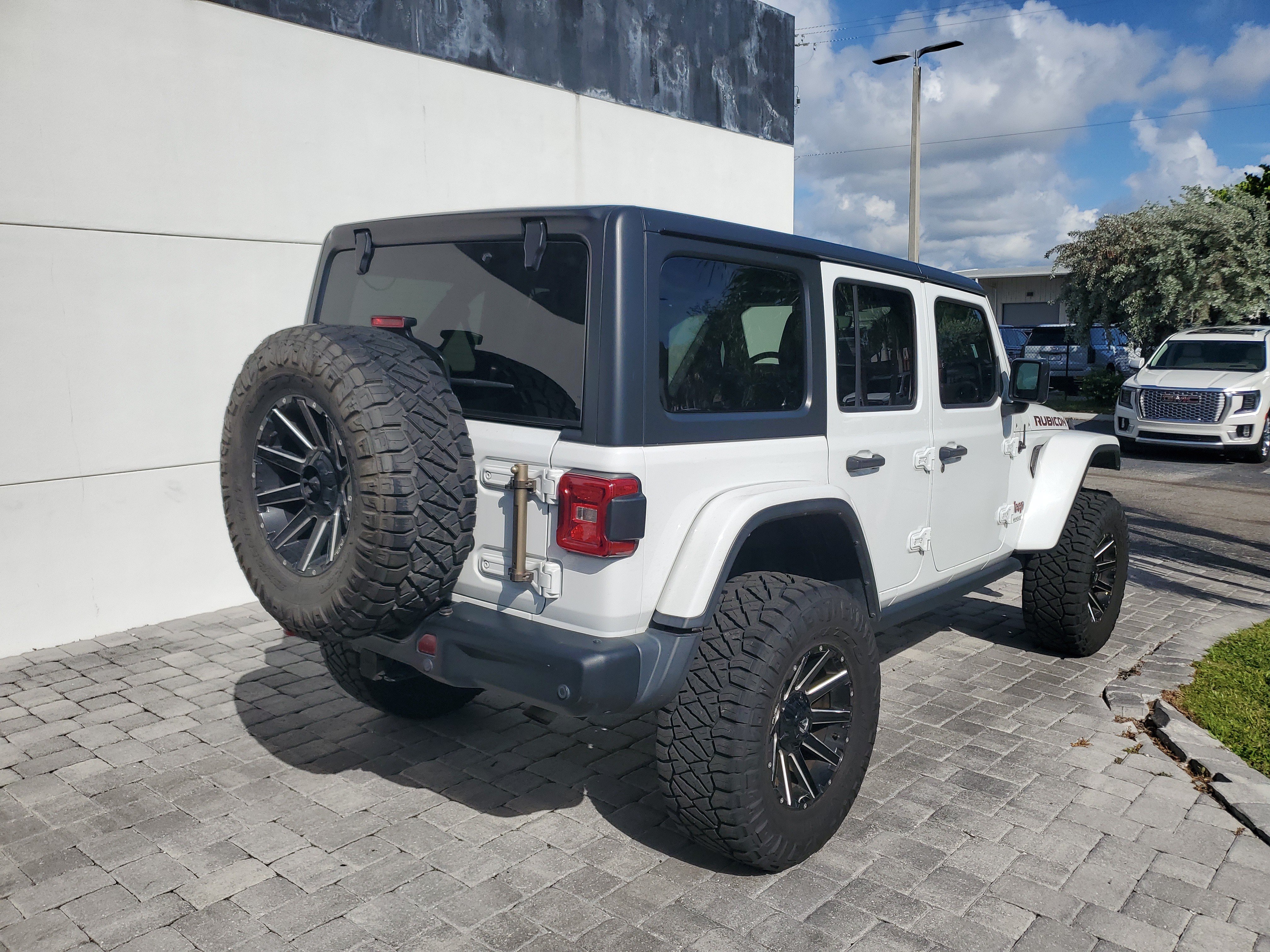 Used 2018 Jeep Wrangler Unlimited Rubicon w/ Dual Top Group AWD/4WD image 5
