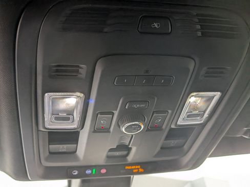 Used 2022 GMC Yukon Denali w/ Denali Premium Package image 24