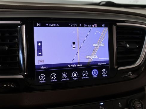 Used 2017 Chrysler Pacifica Touring-L Plus image 7