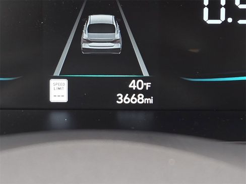 Used 2025 Hyundai Elantra Sport image 12