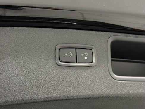 Certified 2025 Porsche Macan image 62