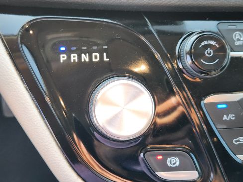 Used 2022 Chrysler Pacifica Touring-L FWD image 12