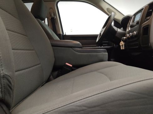 Used 2016 RAM 1500 Express RWD image 21