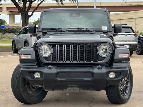 Used 2025 Jeep Wrangler Unlimited Sport AWD/4WD image 2