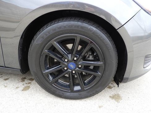 Used 2017 Ford Focus SE FWD image 13