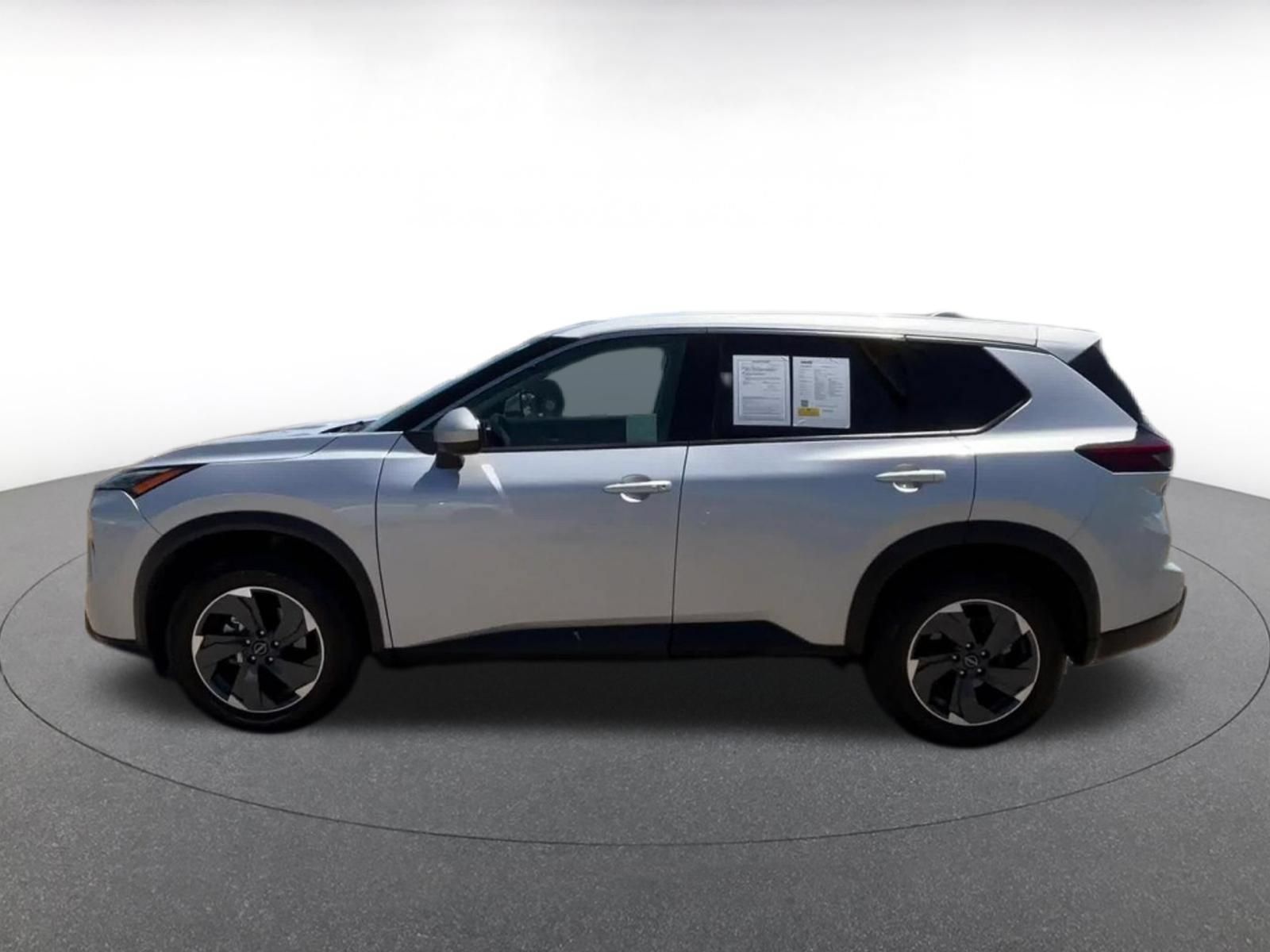 Used 2025 Nissan Rogue SV FWD image 8