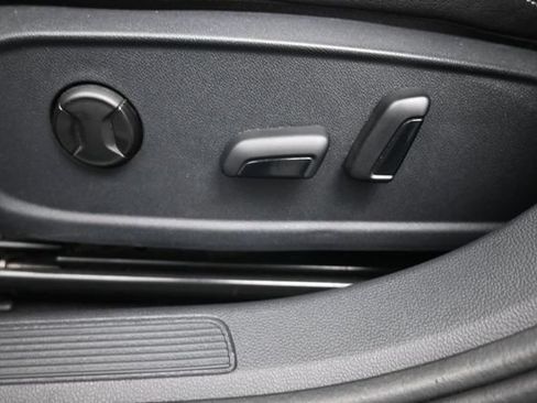 Used 2024 Volkswagen Jetta SE FWD image 33