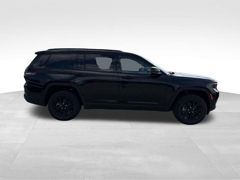 New 2025 Jeep Grand Cherokee L Altitude RWD image 25
