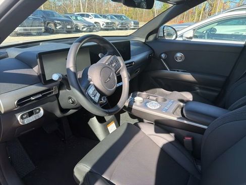 Used 2025 Genesis GV60 Advanced image 8