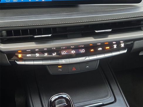 Used 2024 Cadillac XT4 Premium Luxury FWD image 20
