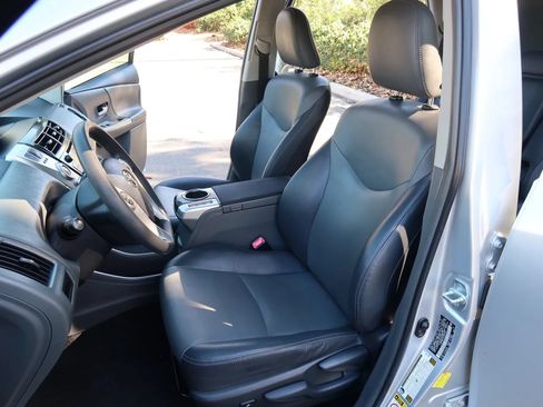 Used 2012 Toyota Prius V Five w/ Preferred Accessory Pkg FWD image 17