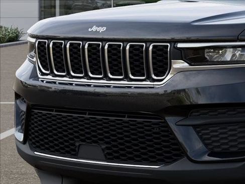 New 2026 Jeep Grand Cherokee Laredo RWD image 11