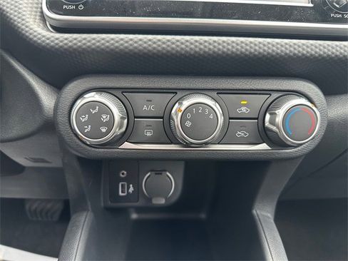 New 2025 Nissan Kicks Play S image 17