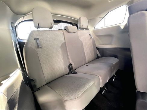 Used 2023 Toyota Sienna LE image 32