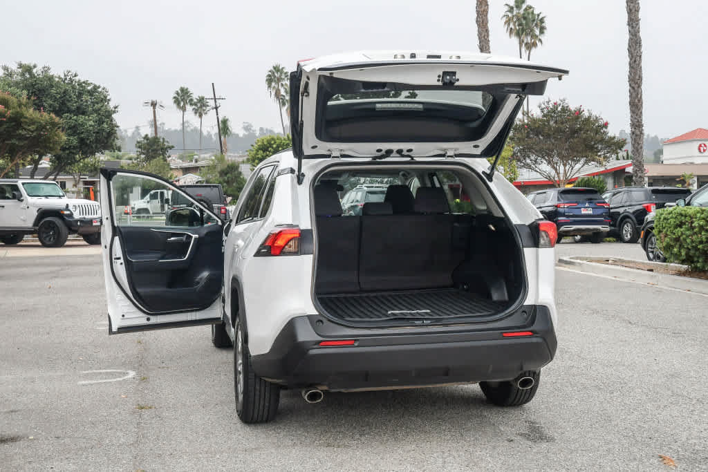 Used 2025 Toyota RAV4 XLE AWD/4WD image 30