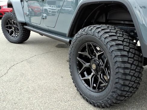 New 2025 Jeep Gladiator Rubicon w/ Convenience Group image 6