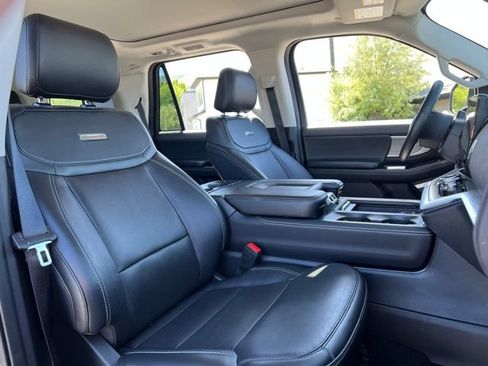 Used 2025 Ford Expedition Platinum AWD/4WD image 23